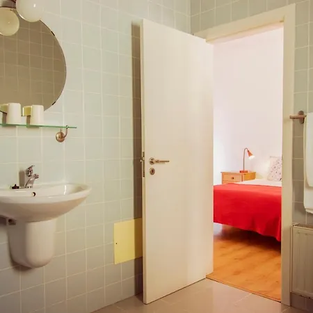 Casa Viana - Pensión 2*